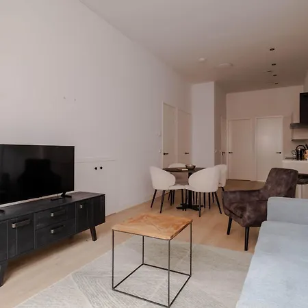 Spacious 2br In Heart Of