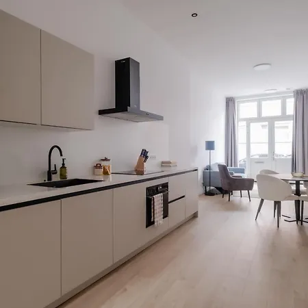 아파트 Spacious 2br In Heart Of *