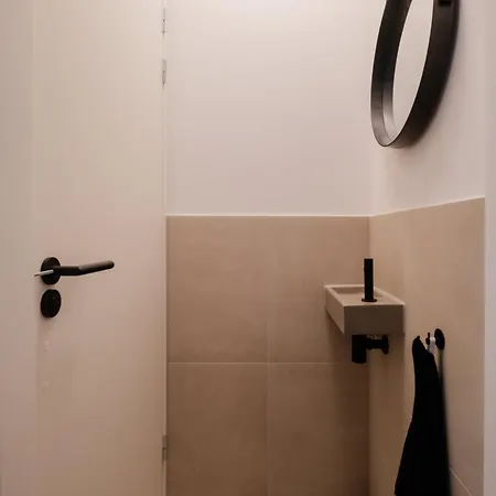 Spacious 2br In Heart Of 아파트 쉬담