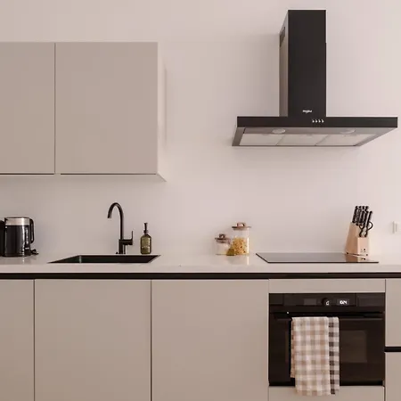 아파트 Spacious 2br In Heart Of *