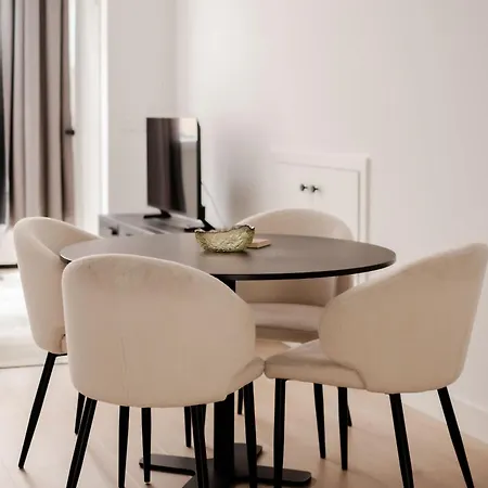 Spacious 2br In Heart Of