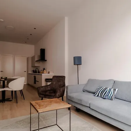 Spacious 2br In Heart Of * 쉬담