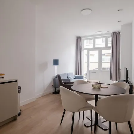 Spacious 2br In Heart Of * 쉬담