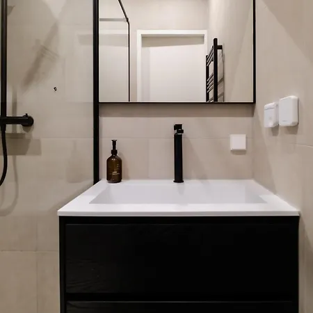 Spacious 2br In Heart Of 아파트