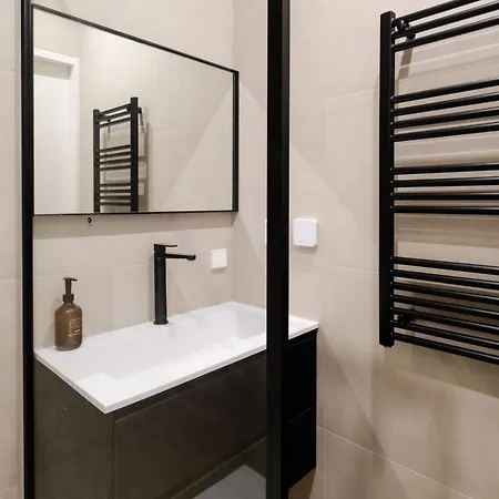 Spacious 2br In Heart Of