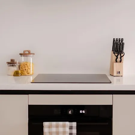 아파트 Spacious 2br In Heart Of *