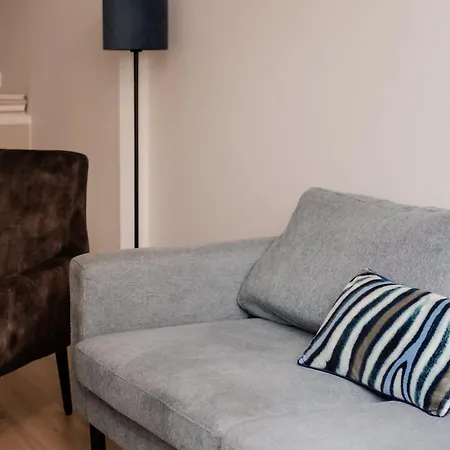 Spacious 2br In Heart Of 아파트