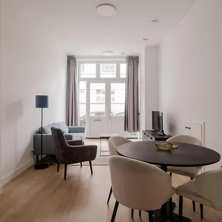 Spacious 2br In Heart Of 쉬담