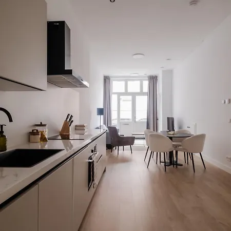Spacious 2br In Heart Of * 쉬담