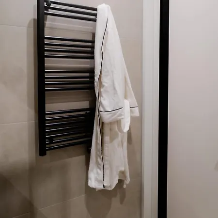 Spacious 2br In Heart Of *