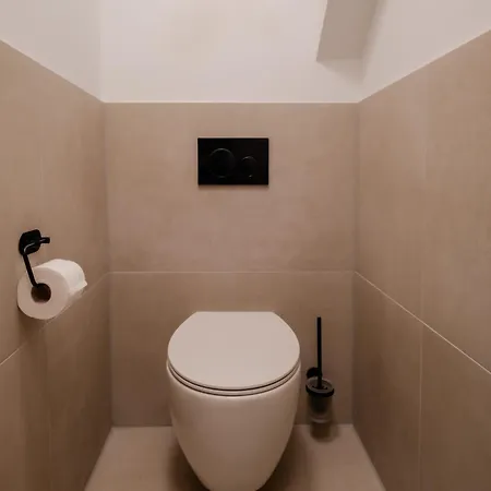 Spacious 2br In Heart Of 아파트