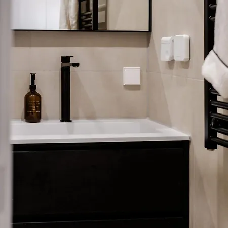 아파트 Spacious 2br In Heart Of 쉬담