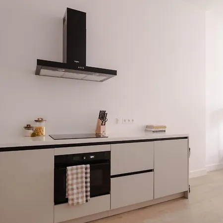 Spacious 2br In Heart Of * 쉬담