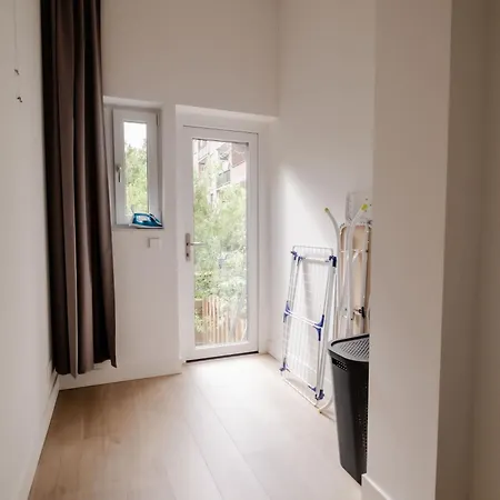 아파트 Spacious 2br In Heart Of