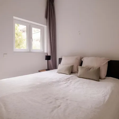 Spacious 2br In Heart Of 아파트 *