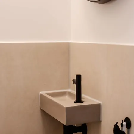 Spacious 2br In Heart Of * 쉬담