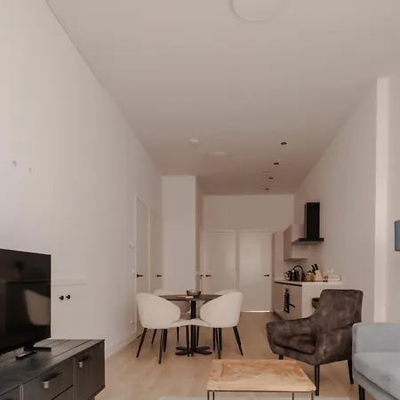 아파트 Spacious 2br In Heart Of 쉬담