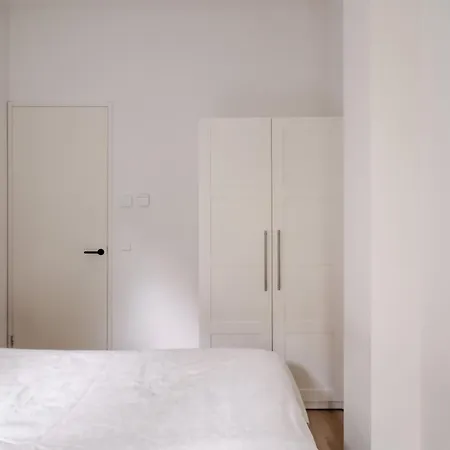 Spacious 2br In Heart Of *