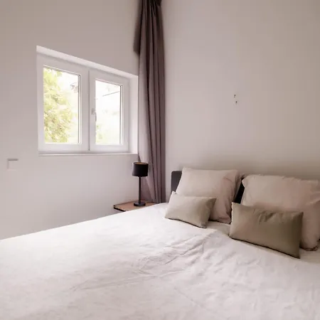 Spacious 2br In Heart Of *