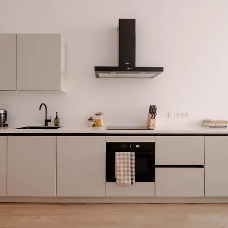 Spacious 2br In Heart Of Apartment