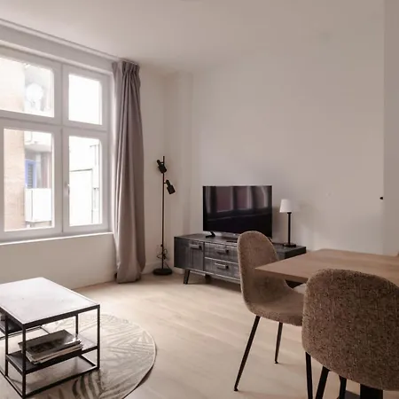 Spacious 2br In Heart Of Apartment