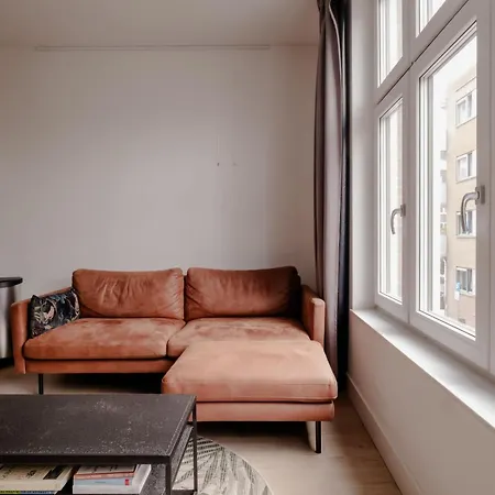 Spacious 2br In Heart Of Apartment *