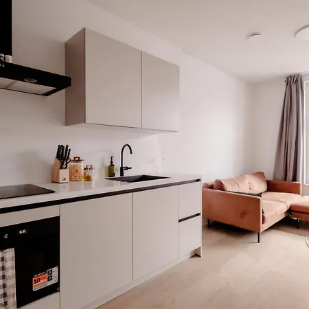 Spacious 2br In Heart Of *