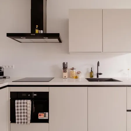 Spacious 2br In Heart Of Apartment
